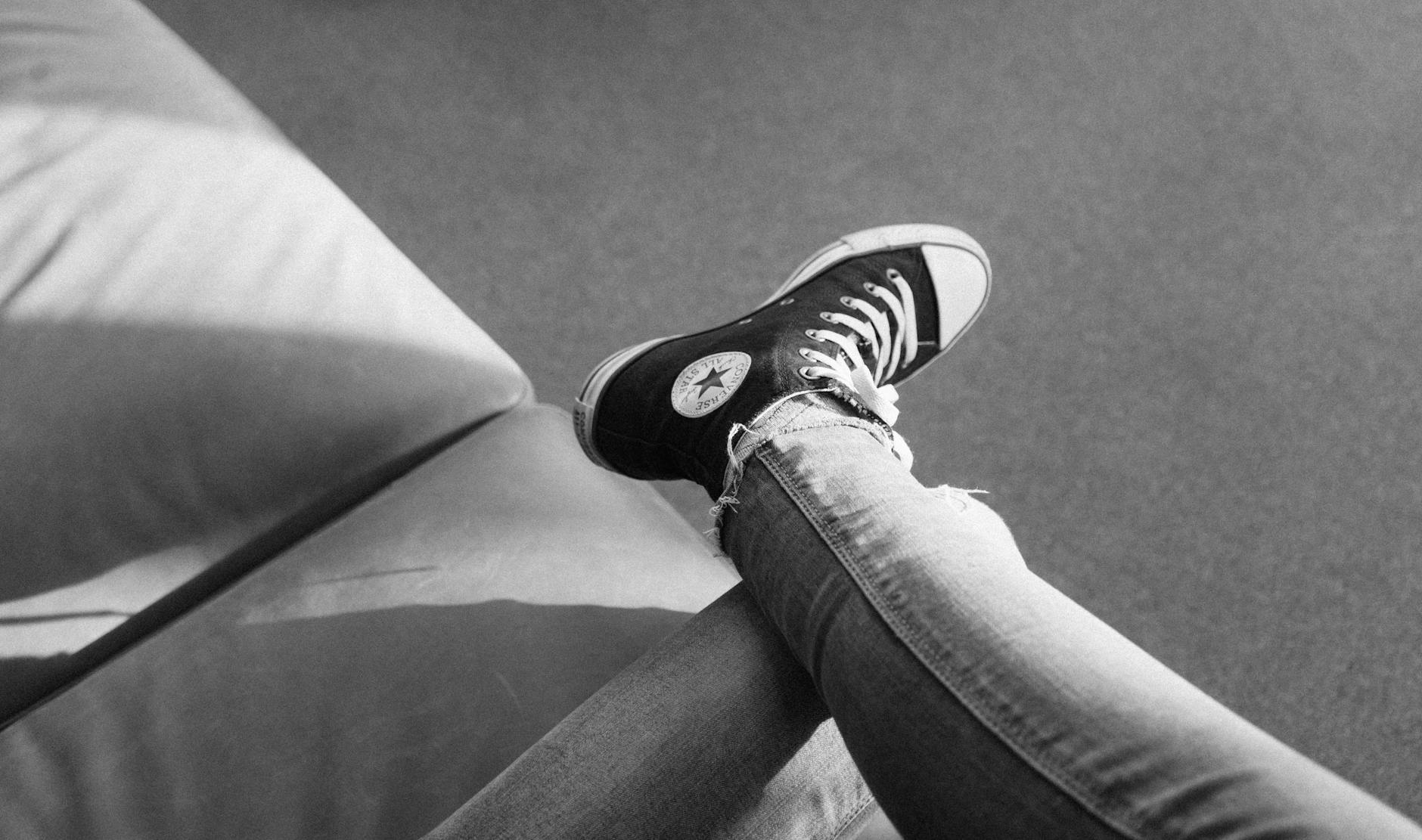 Jambes gonflées et douloureuses : ce que l'insuffisance veineuse chronique vous dit sur votre santé